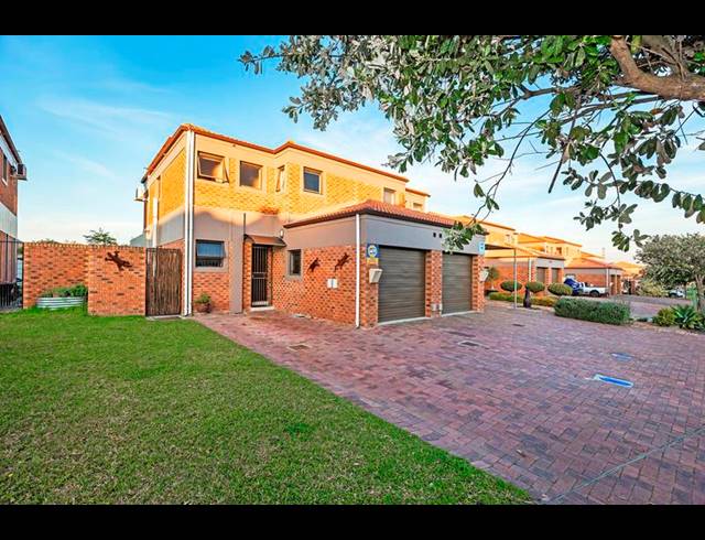 3 BEDROOM TOWNHOUSE FOR SALE IN BRACKENFELL SOUTH